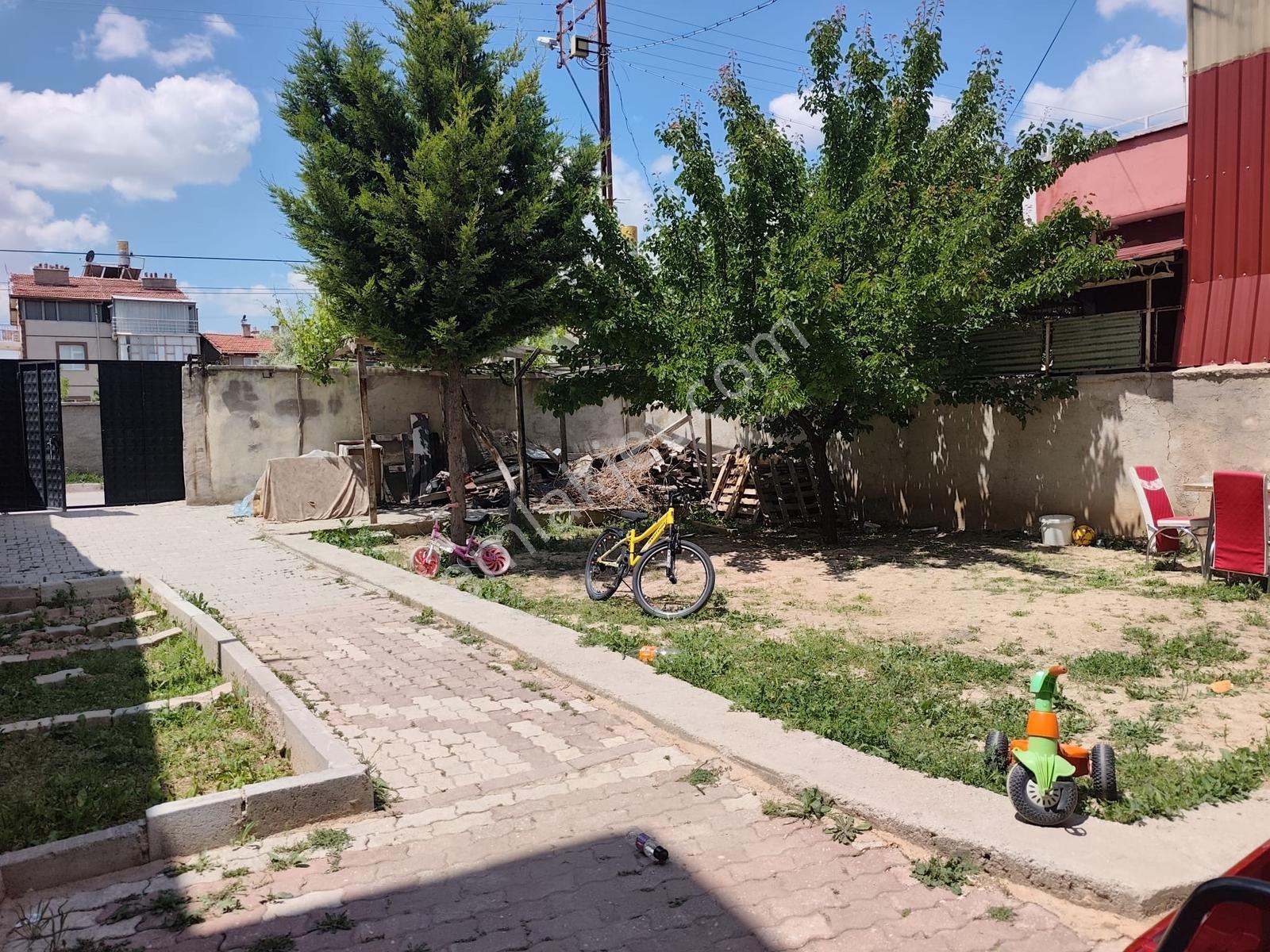 Bahçeli 2 Adet Müstakil Ev Ve Arsası — fotoğraf 2