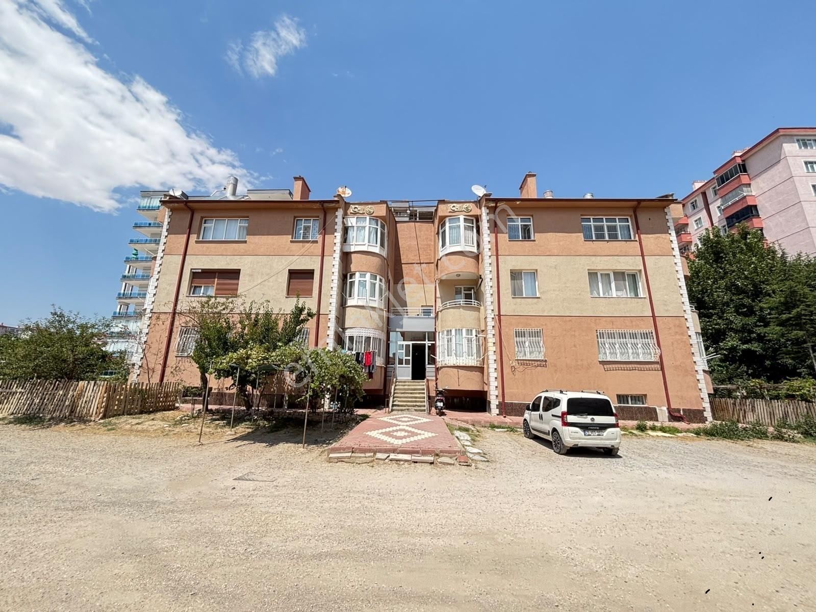 Bosna Hersekte Ulu Cami Yanında 2+1 Satılık Daire !!!
