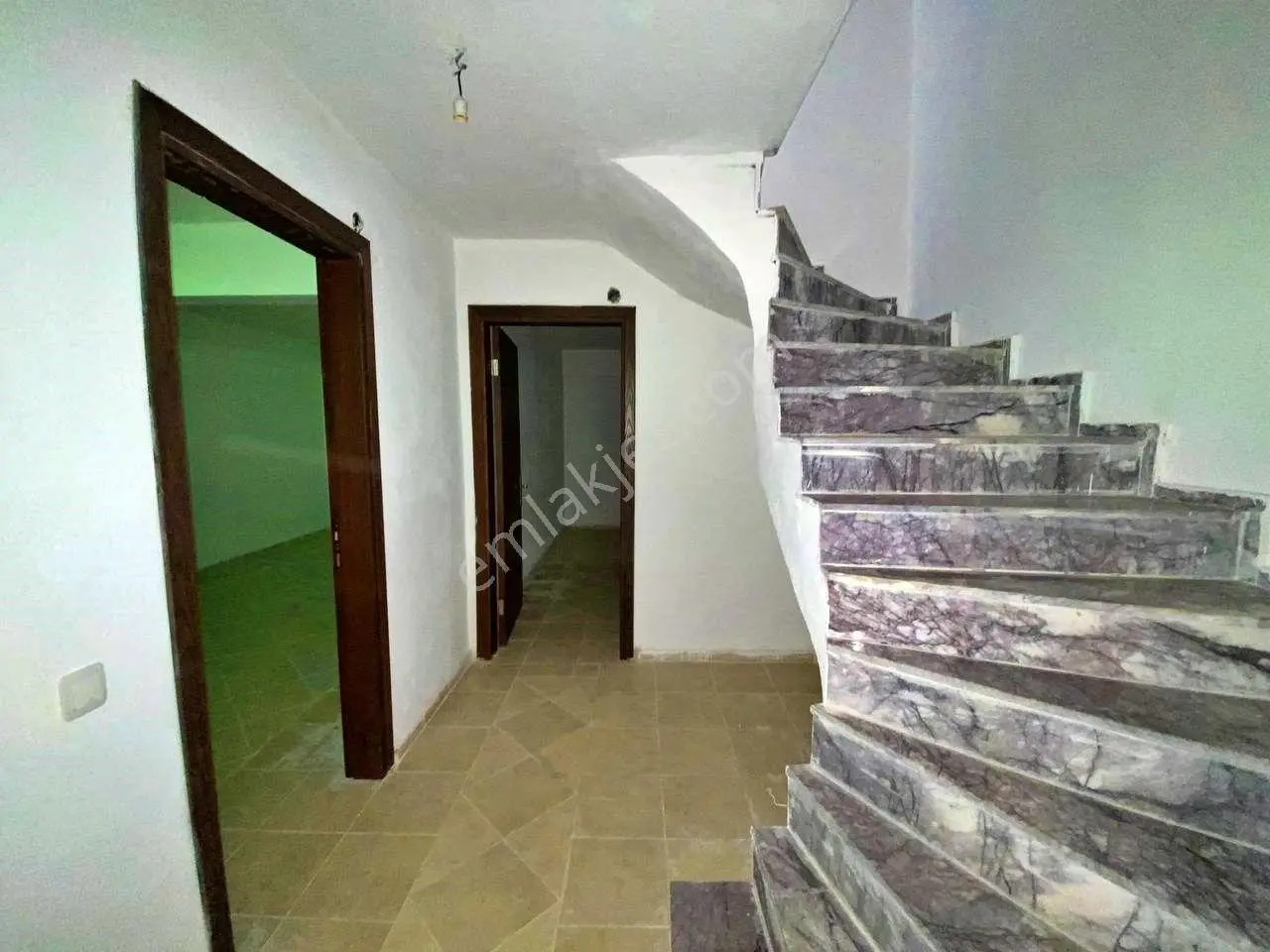 Uytundan Edremitte Daire Fiyatına 5+1 Satılık Tripleks Villa — fotoğraf 3