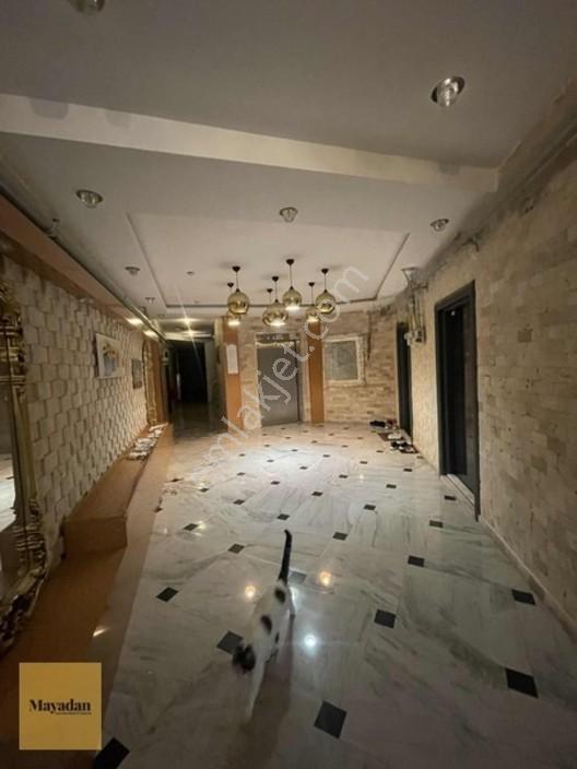 Eşyalı Balkonlu 2+0 Geniş Yatırımlık Daire — fotoğraf 3