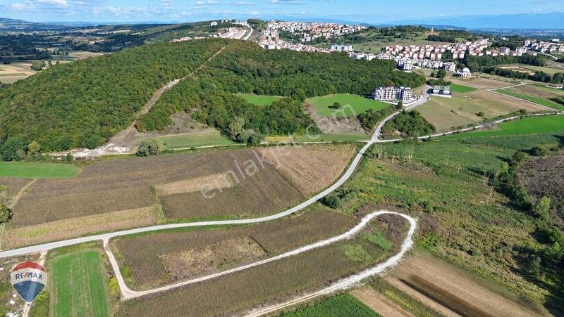 Remax Mavi Rıdvan Gedik'ten Korucukta 500 M² Konut İmarlı Arsa — fotoğraf 18