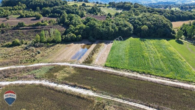 Remax Mavi Rıdvan Gedik'ten Korucukta 500 M² Konut İmarlı Arsa — fotoğraf 24