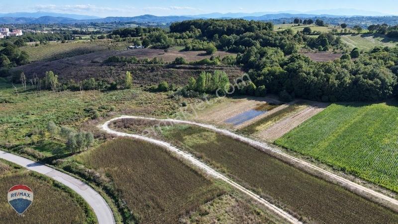 Remax Mavi Rıdvan Gedik'ten Korucukta 500 M² Konut İmarlı Arsa — fotoğraf 25