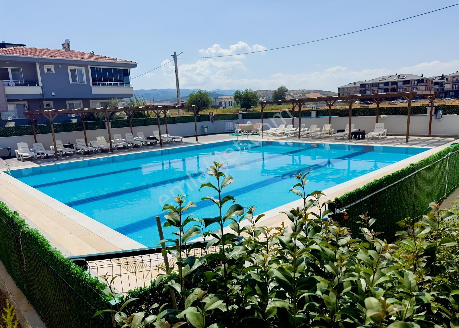 Kumbağ Mah Site İçerisinde Çift Havuzlu Satılık 1+1 — fotoğraf 2