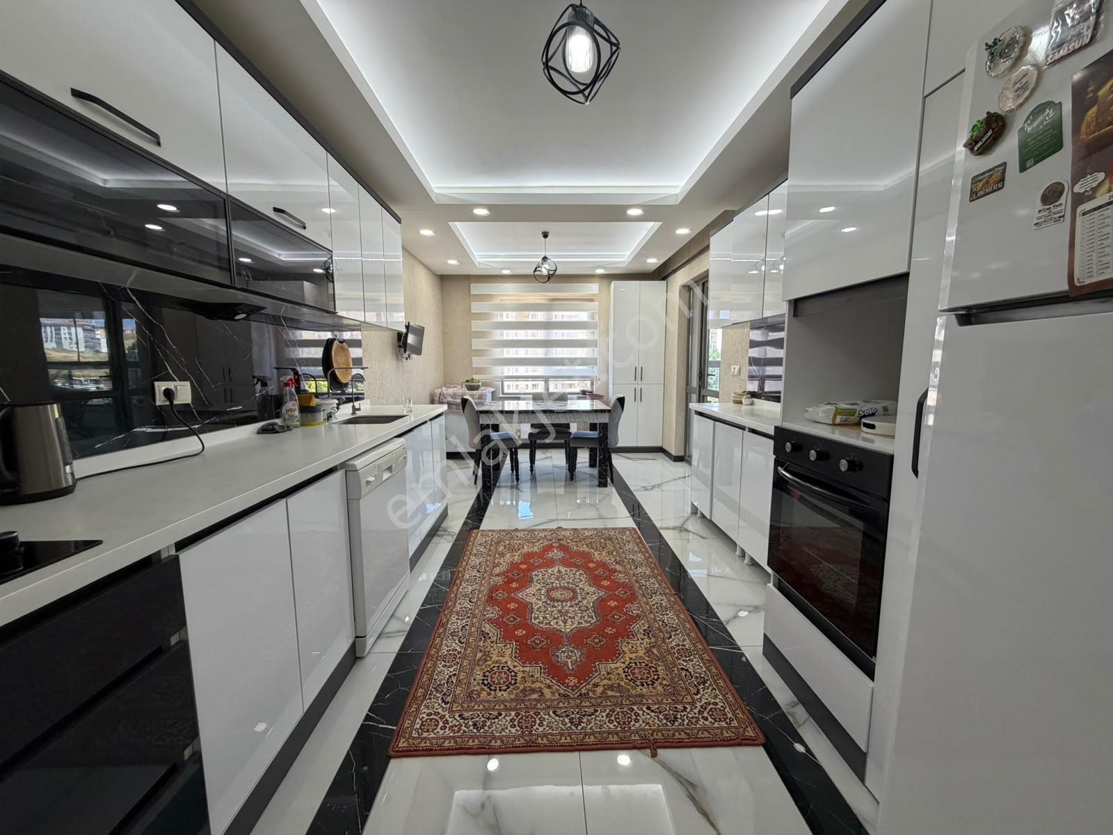 Mehmet Zengin'den 195 M2 4+1 Kapalı Otoparklı Süper Lüks Sitede — fotoğraf 3