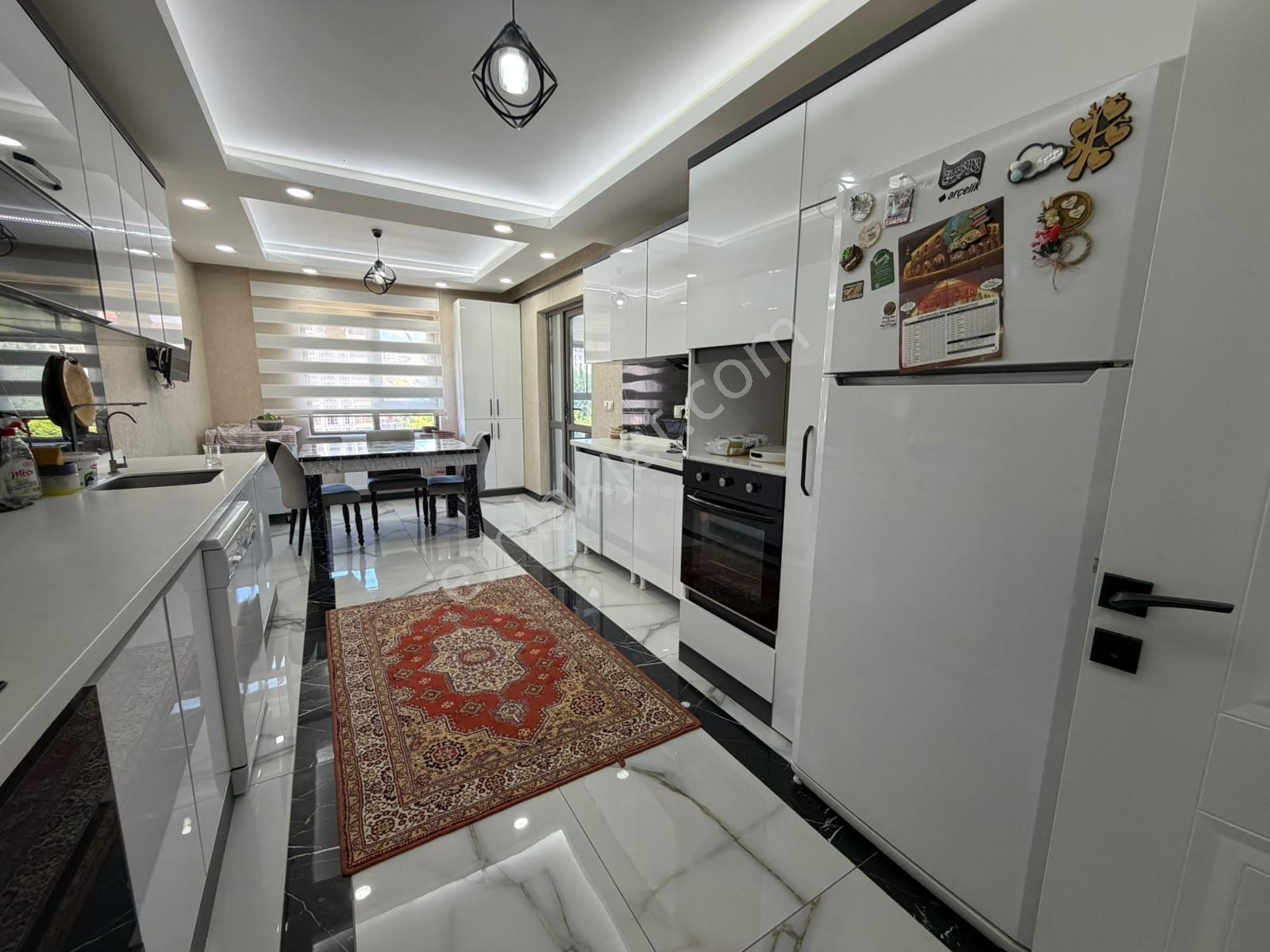 Mehmet Zengin'den 195 M2 4+1 Kapalı Otoparklı Süper Lüks Sitede — fotoğraf 4