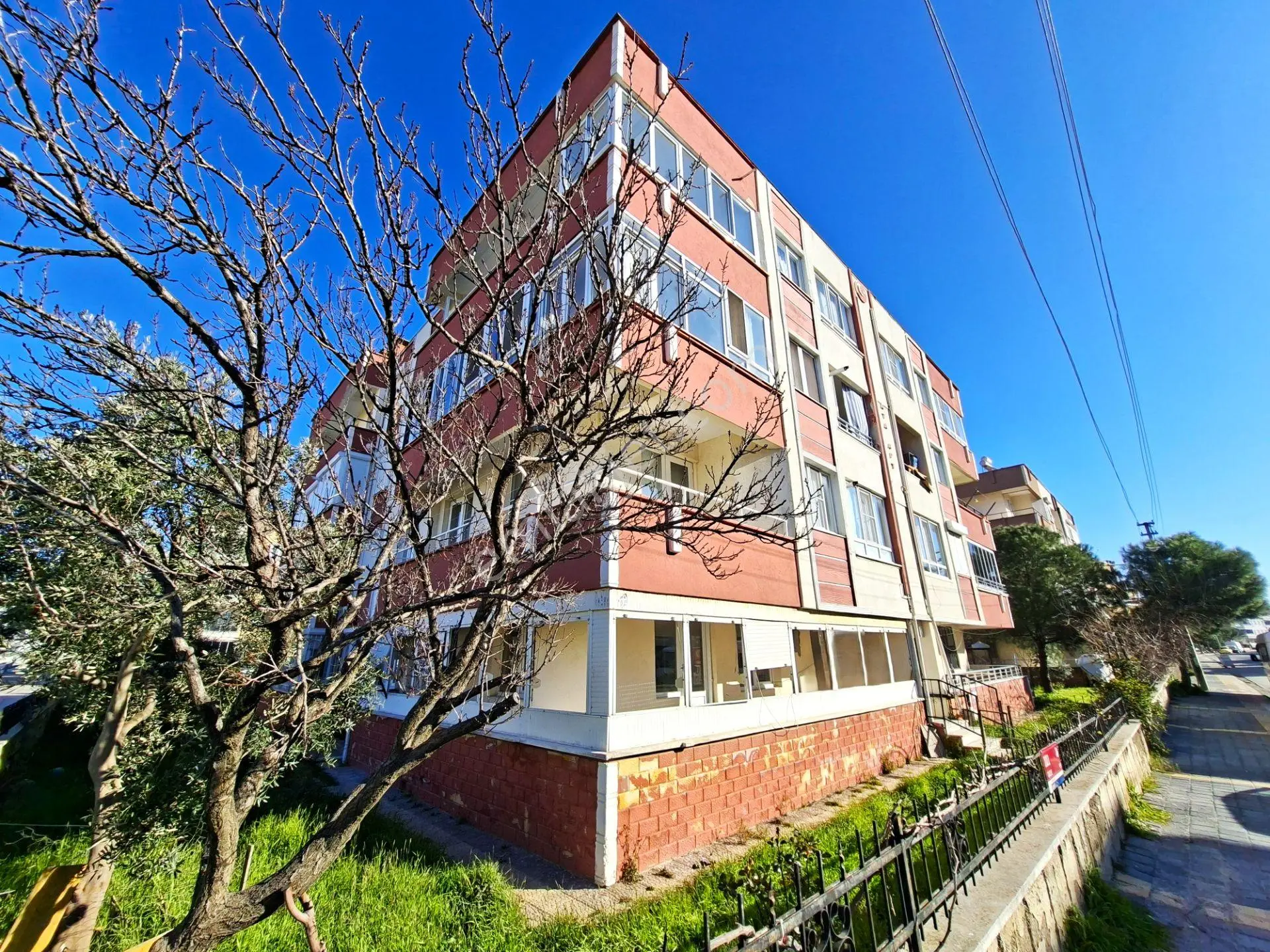 🛑🛑aktiften Akçay'da Satılık Kendinizi Özel Hissettirecek Ön Cephe Ferah 2+1daire — fotoğraf 3
