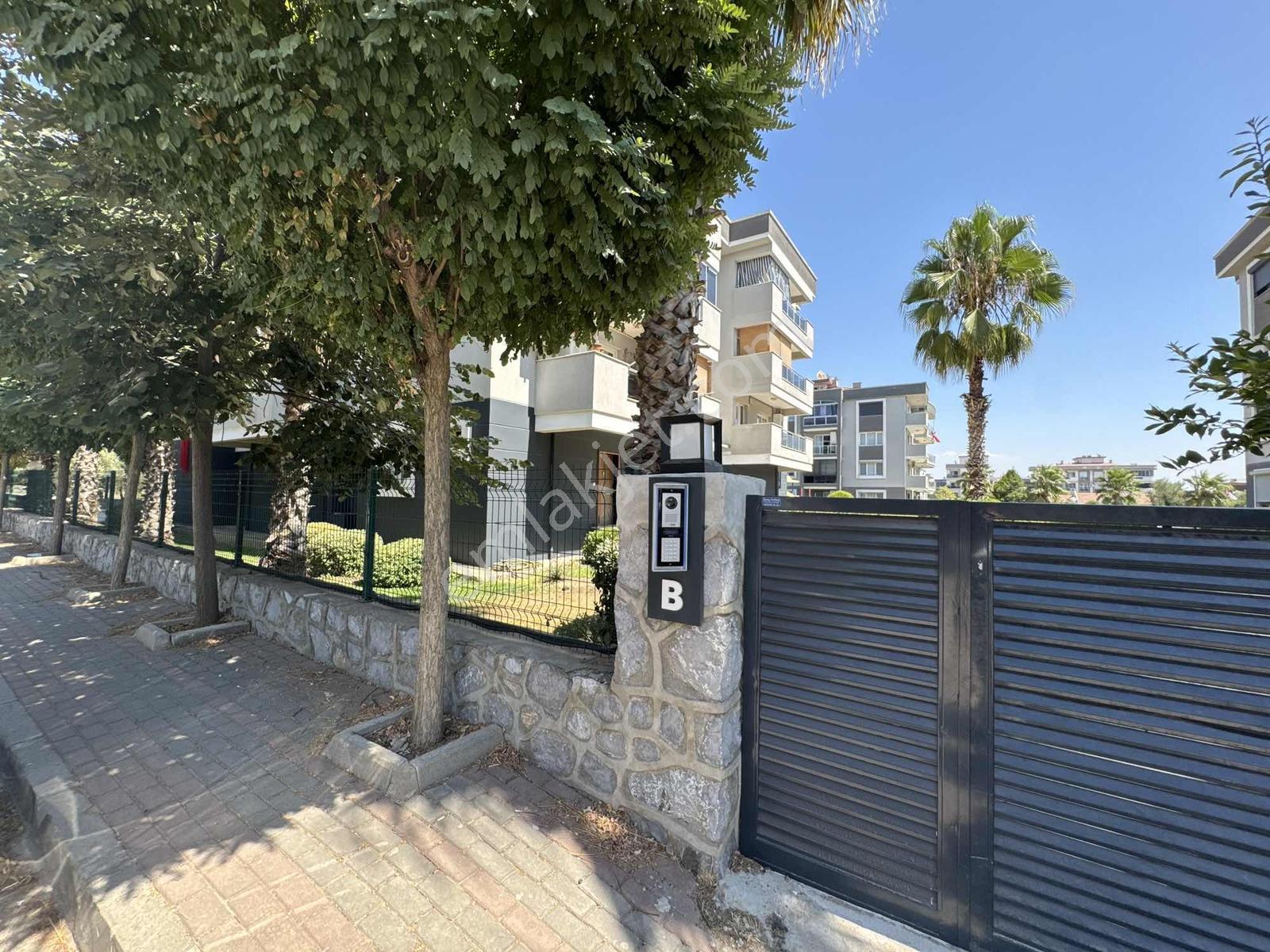 Menderes Coldwell Banker'dan Merkezi Konum Site İçi 2+1 — fotoğraf 2