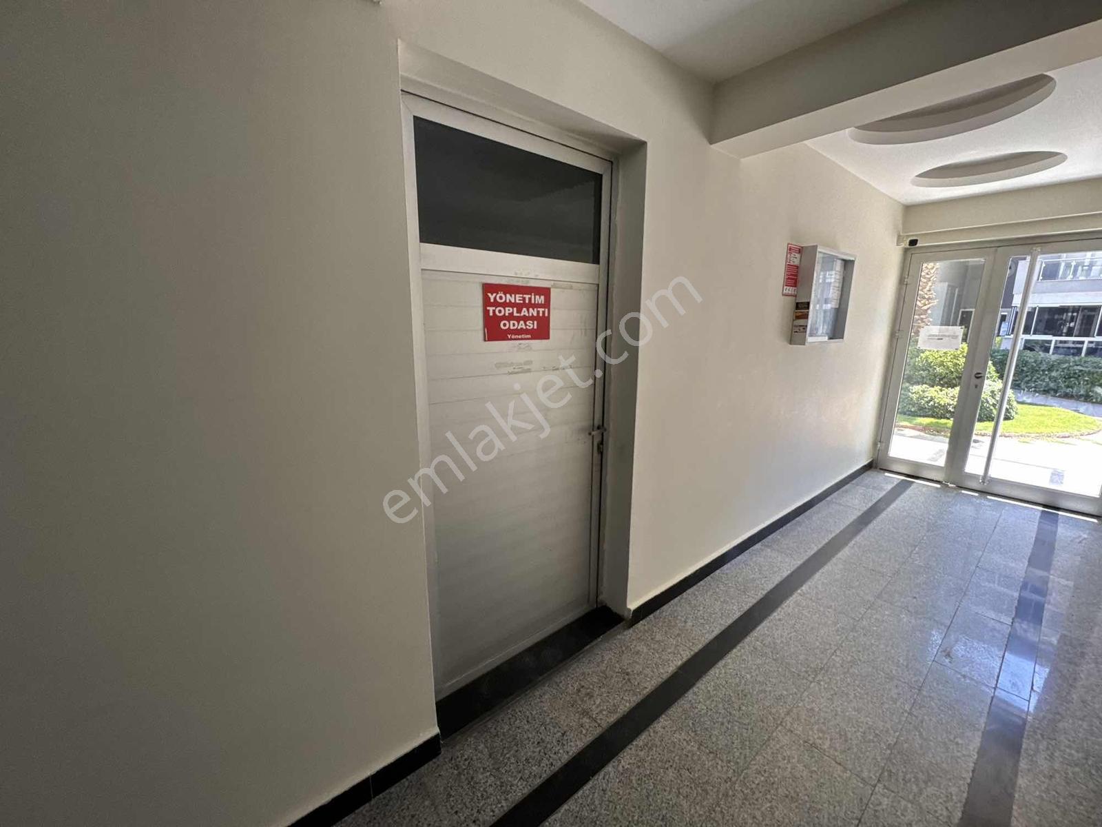 Menderes Coldwell Banker'dan Merkezi Konum Site İçi 2+1 — fotoğraf 6