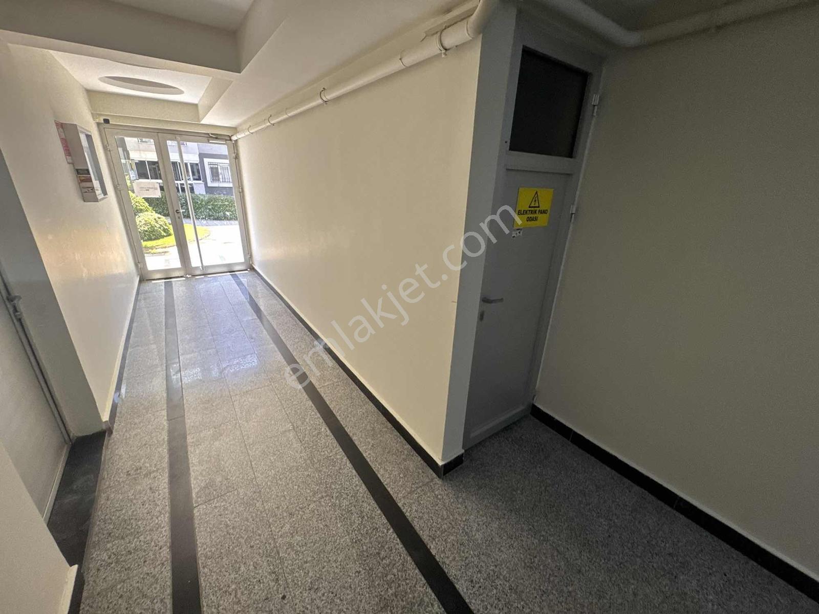 Menderes Coldwell Banker'dan Merkezi Konum Site İçi 2+1 — fotoğraf 7