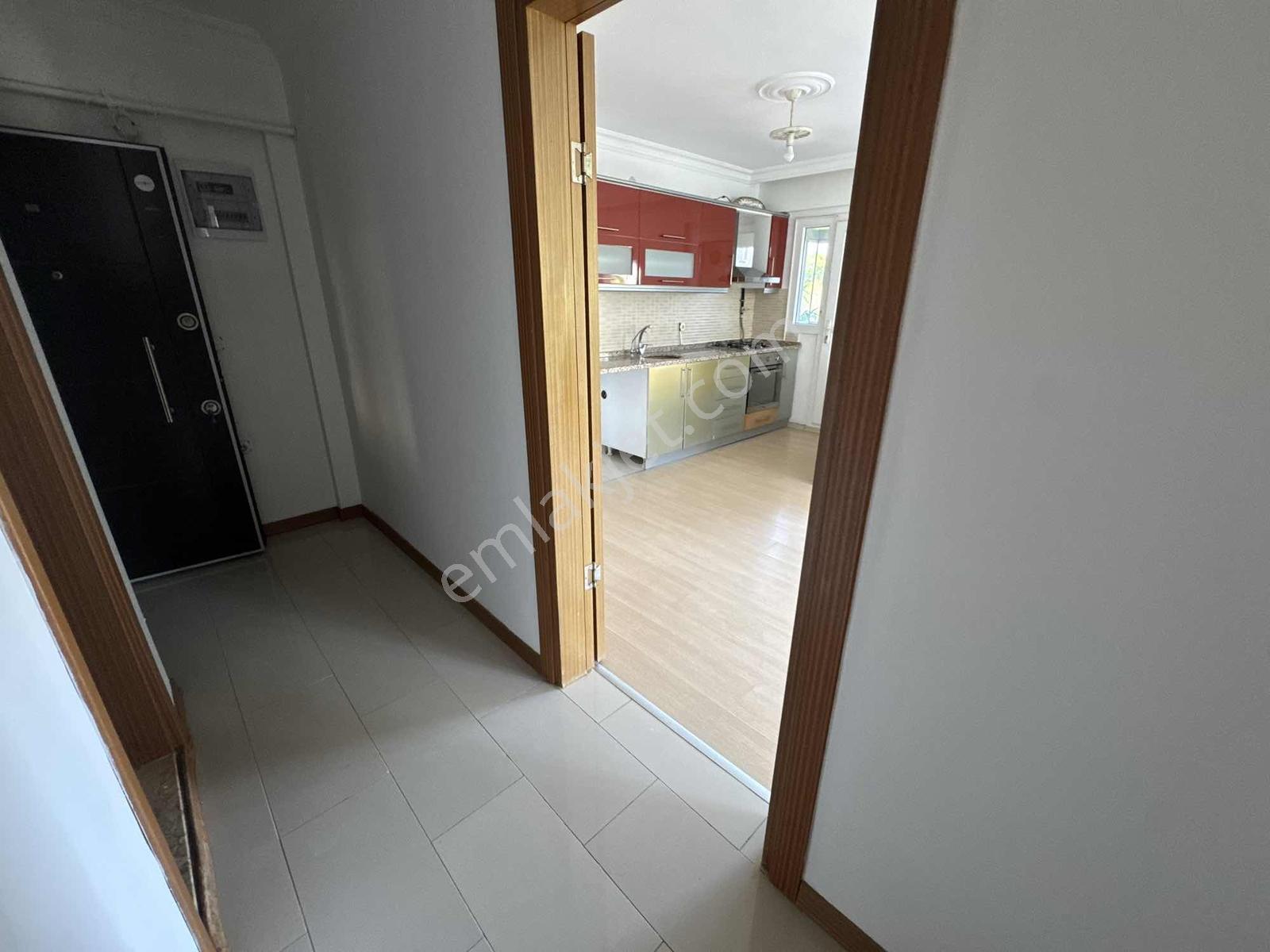Menderes Coldwell Banker'dan Merkezi Konum Site İçi 2+1 — fotoğraf 9