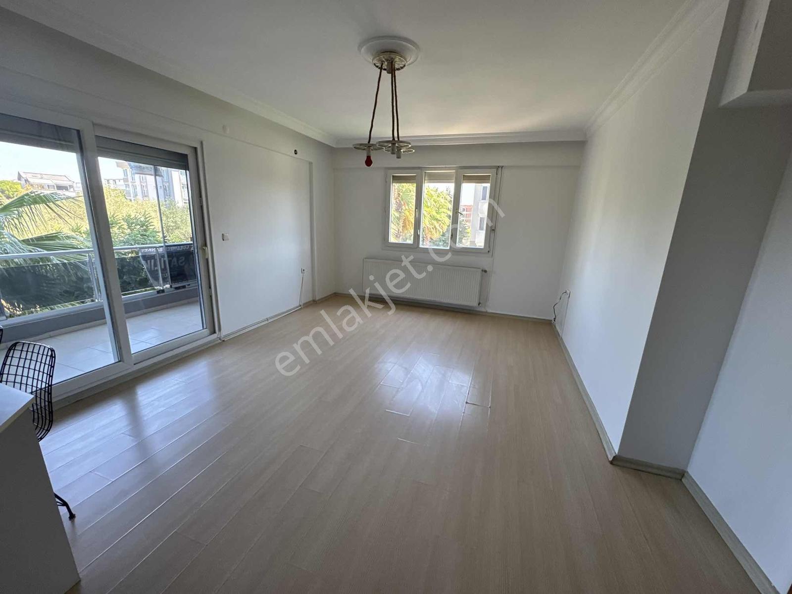 Menderes Coldwell Banker'dan Merkezi Konum Site İçi 2+1 — fotoğraf 10