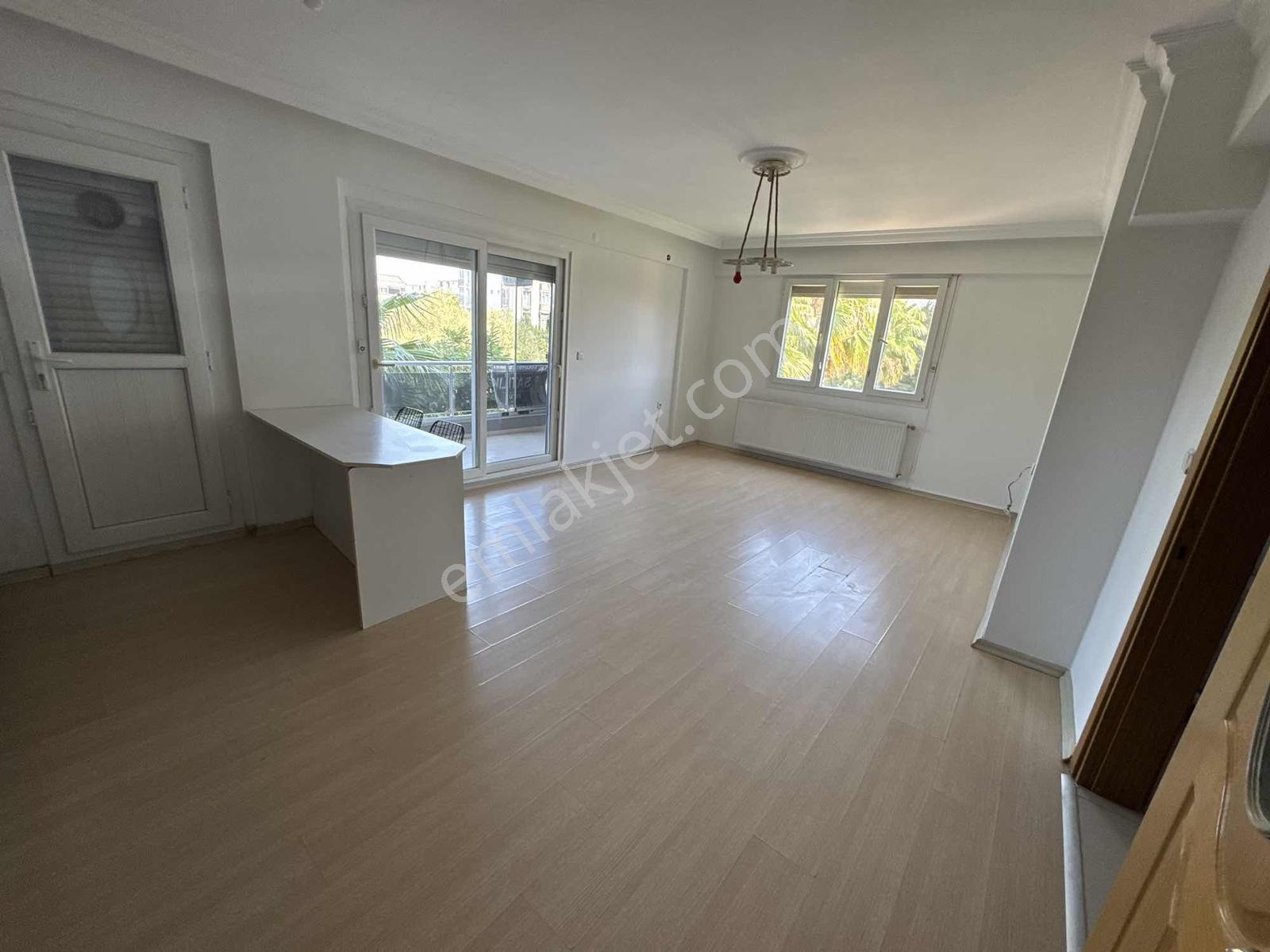 Menderes Coldwell Banker'dan Merkezi Konum Site İçi 2+1 — fotoğraf 11