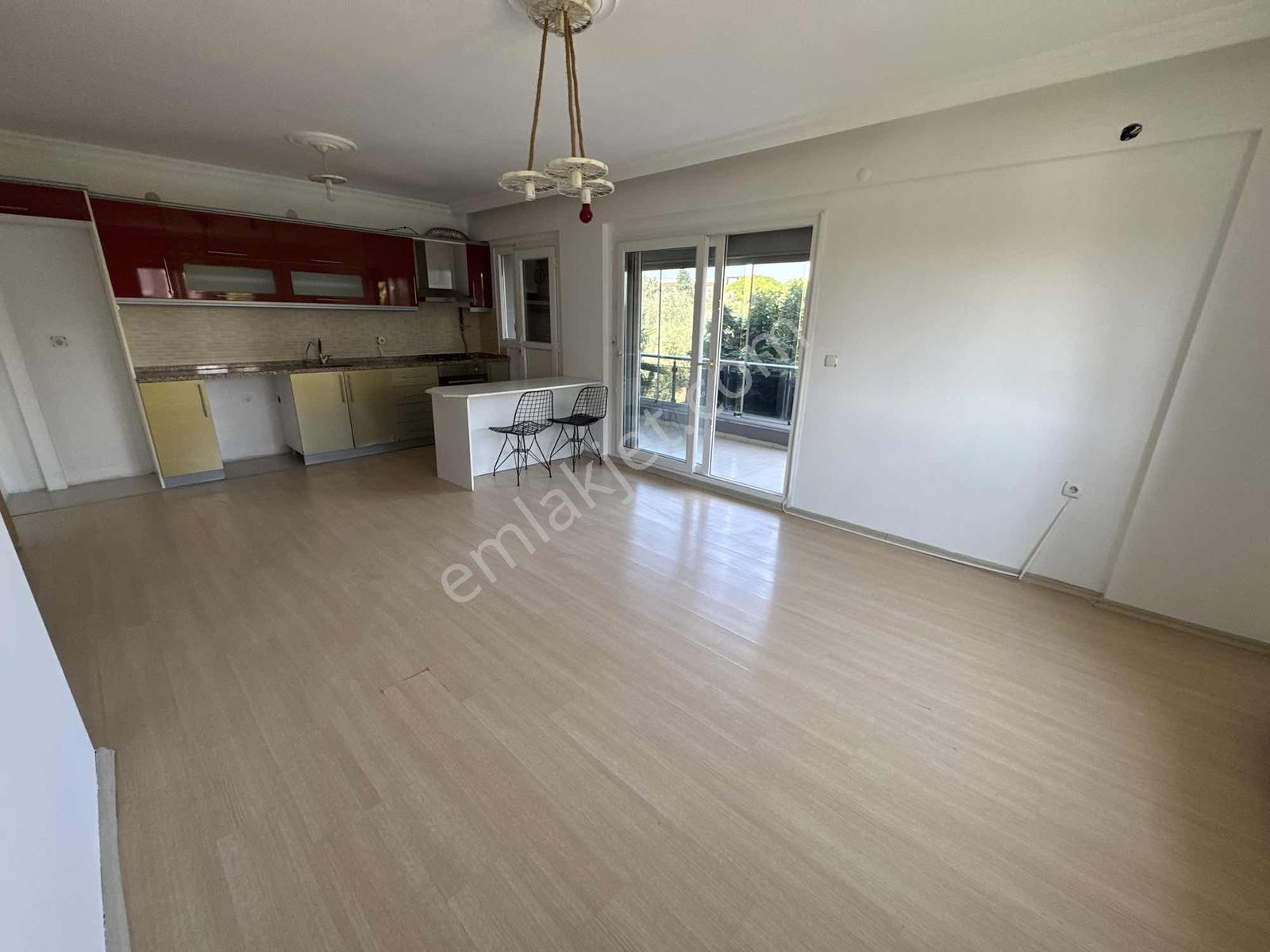 Menderes Coldwell Banker'dan Merkezi Konum Site İçi 2+1 — fotoğraf 20