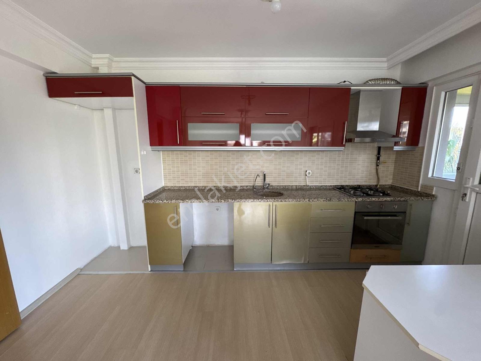 Menderes Coldwell Banker'dan Merkezi Konum Site İçi 2+1 — fotoğraf 21
