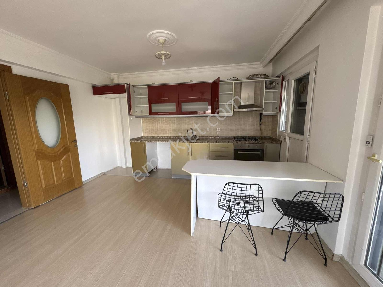 Menderes Coldwell Banker'dan Merkezi Konum Site İçi 2+1 — fotoğraf 24