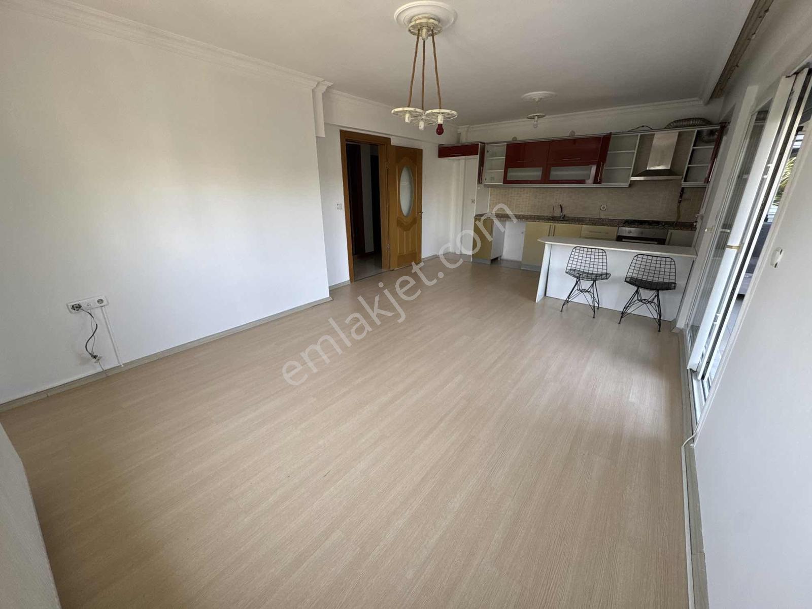 Menderes Coldwell Banker'dan Merkezi Konum Site İçi 2+1 — fotoğraf 25