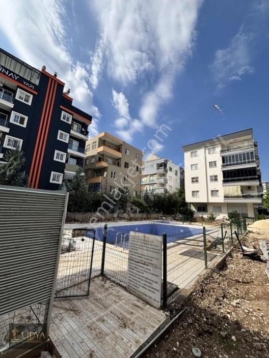 Mersin Erdemli Aşağı Alata'da Satılık Havuzlu 1+1 Daire — fotoğraf 2
