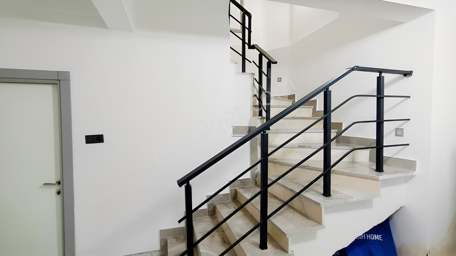 Yenimahalle Ata Mahallesinde Ful Yapılı 5+2 Satılık Villa. — fotoğraf 24