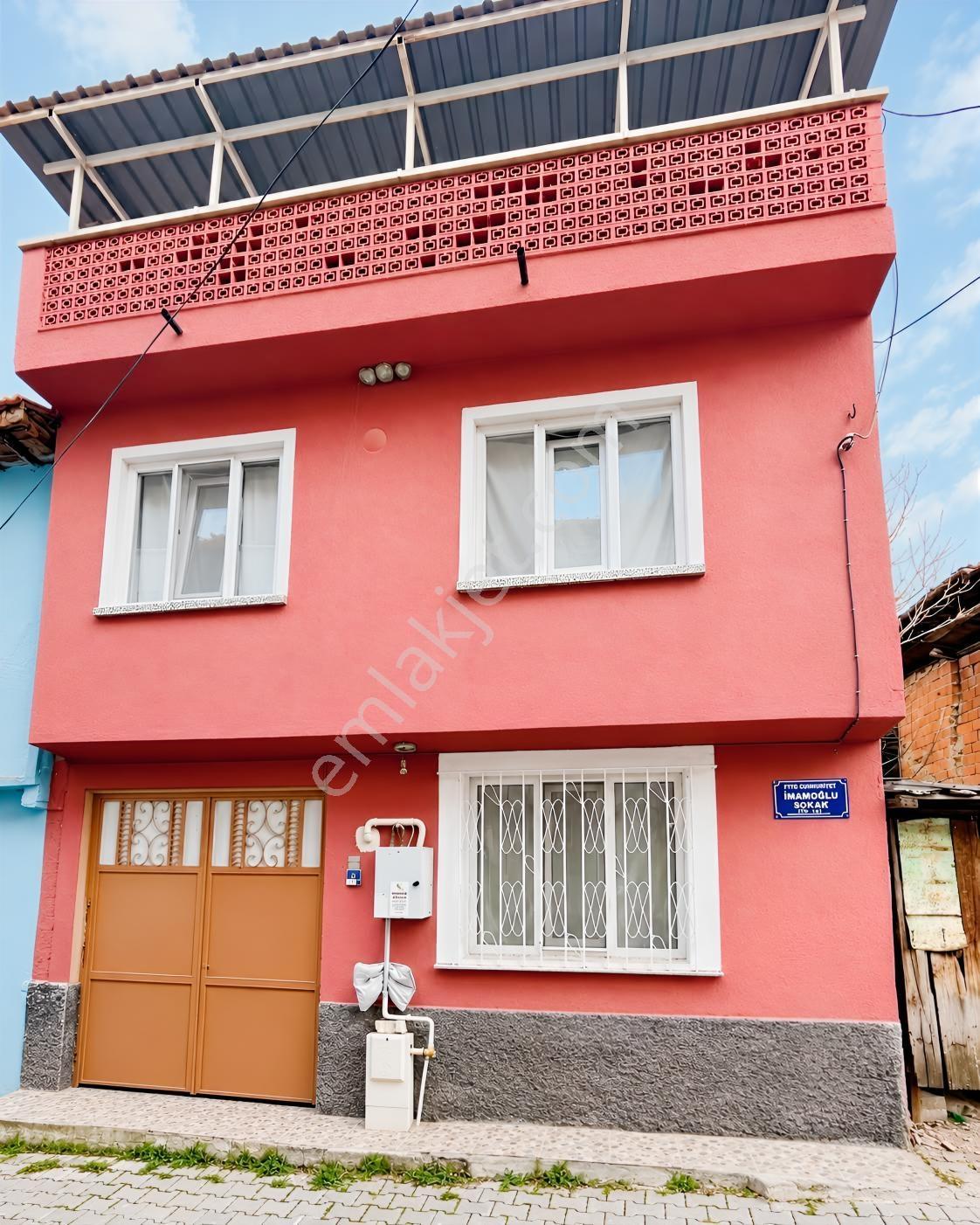 *Erkmen Merkez Camii Yakını Satılık Müstakil Ev*