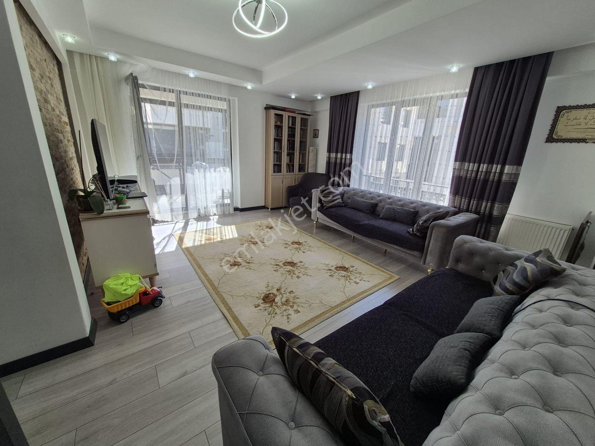 B&u Gayrimenkul'den İstasyon'da Whıte House Sitesinde Geniş 3+1 — fotoğraf 4