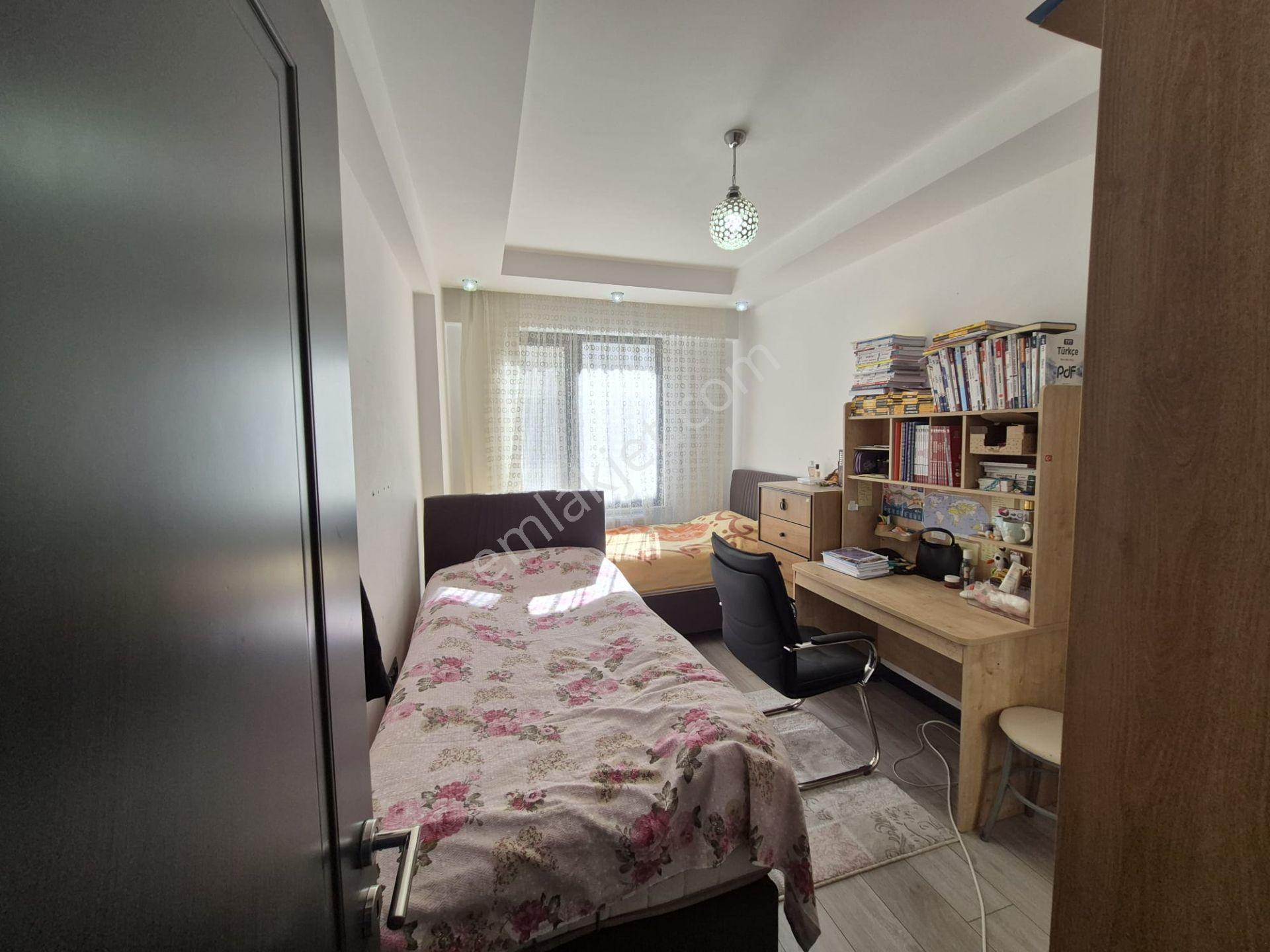 B&u Gayrimenkul'den İstasyon'da Whıte House Sitesinde Geniş 3+1 — fotoğraf 21