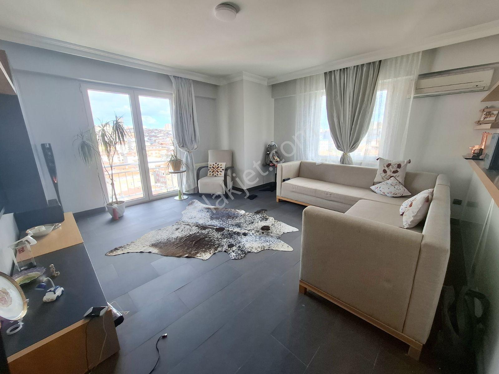 Ümraniye Çamlık Site İçi Yüksek Kat İçi Yenilenmiş — fotoğraf 3