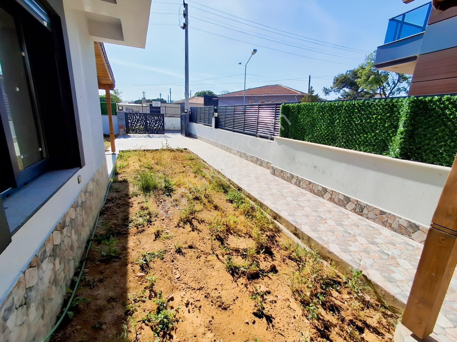 Bal Gayrimenkulden Gölcüklerde Geniş Bahçeli 3+1 Villa — fotoğraf 2
