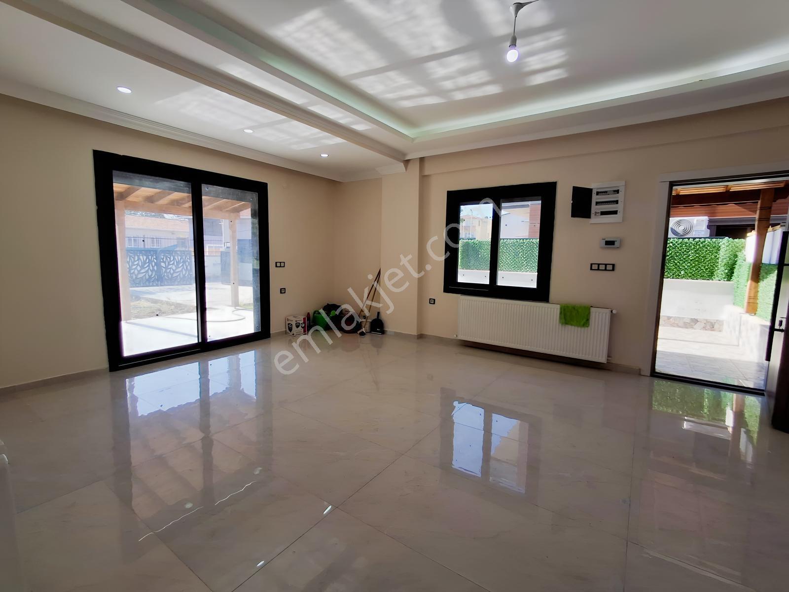 Bal Gayrimenkulden Gölcüklerde Geniş Bahçeli 3+1 Villa — fotoğraf 5
