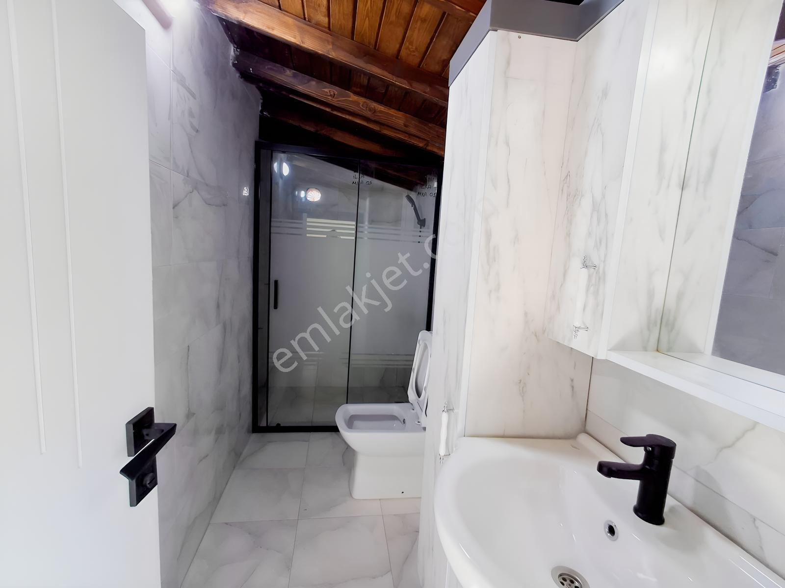 Bal Gayrimenkulden Gölcüklerde Geniş Bahçeli 3+1 Villa — fotoğraf 10