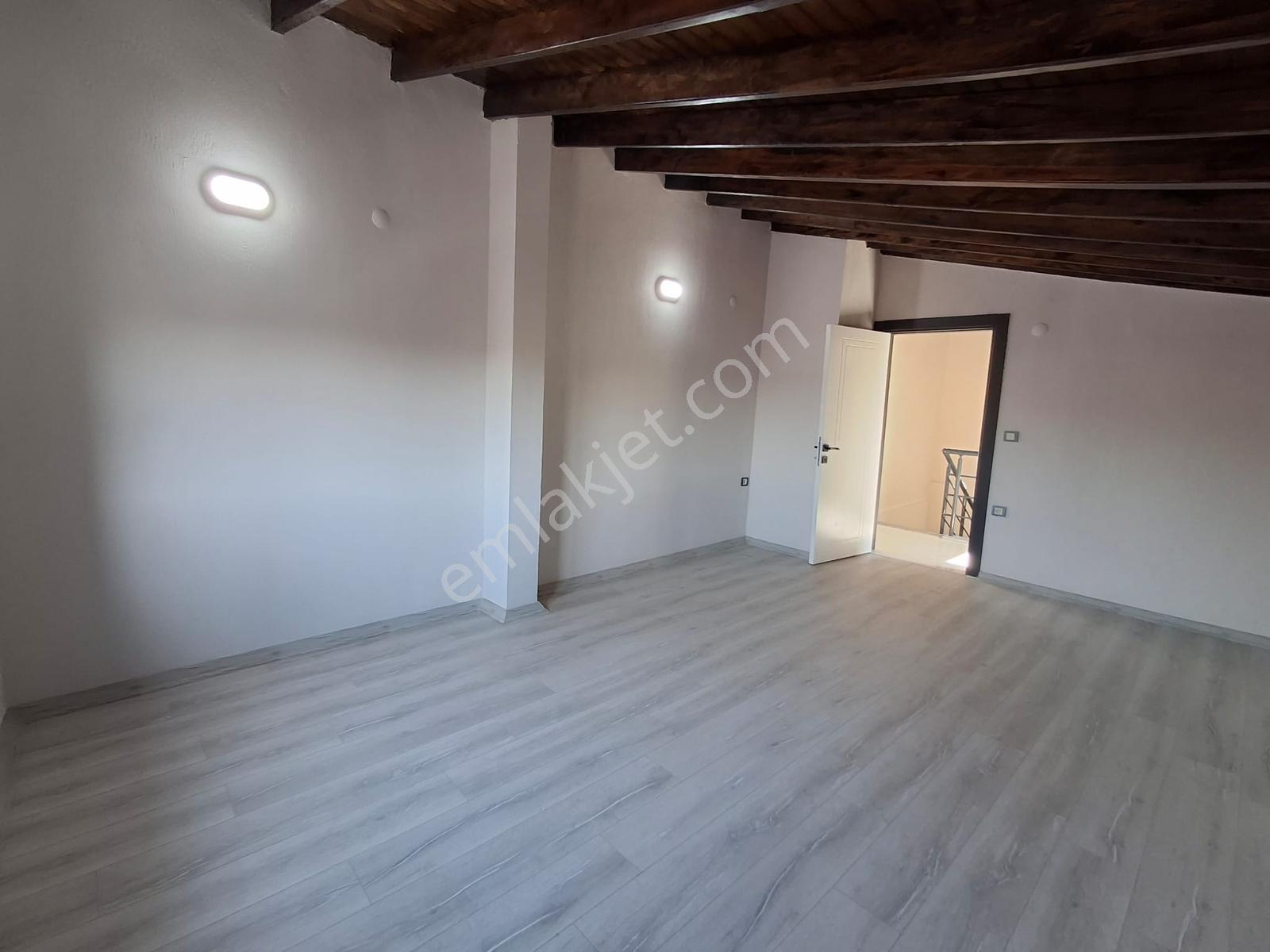 Bal Gayrimenkulden Gölcüklerde Geniş Bahçeli 3+1 Villa — fotoğraf 12