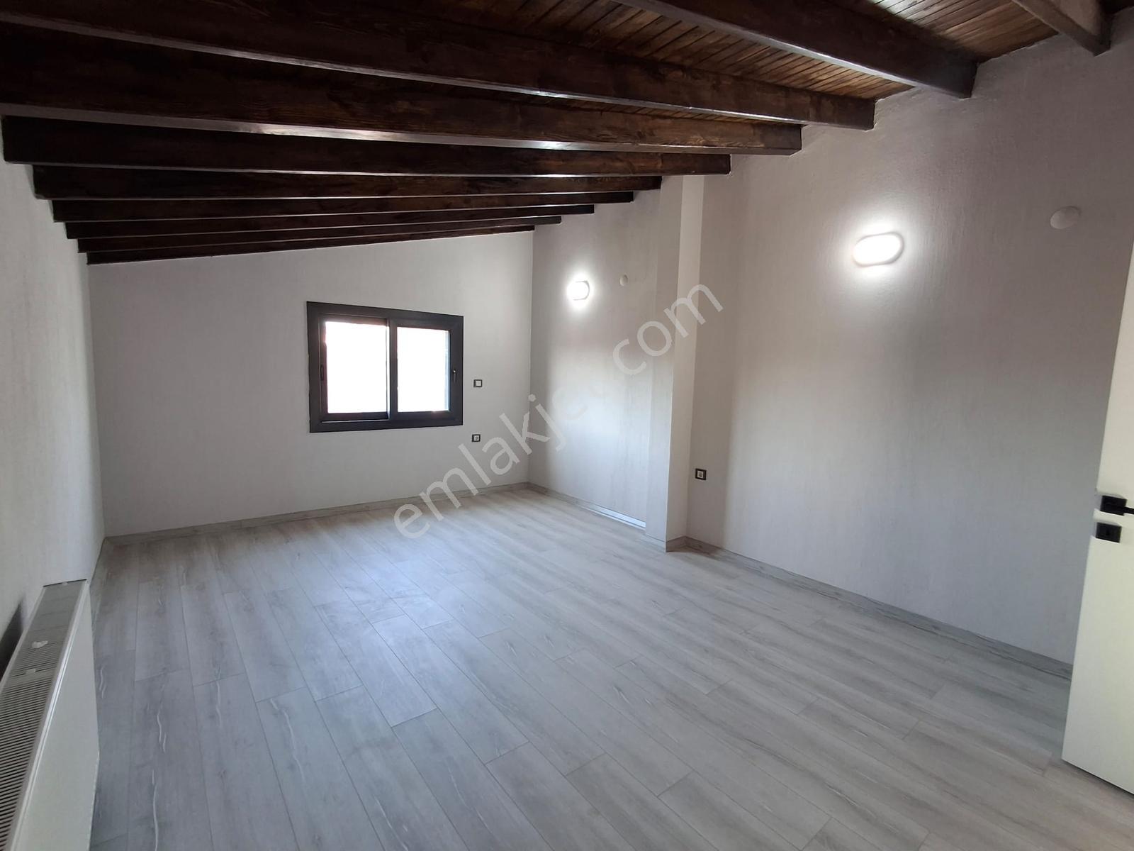 Bal Gayrimenkulden Gölcüklerde Geniş Bahçeli 3+1 Villa — fotoğraf 13