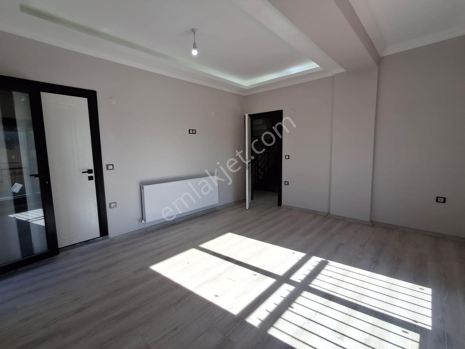 Bal Gayrimenkulden Gölcüklerde Geniş Bahçeli 3+1 Villa — fotoğraf 18