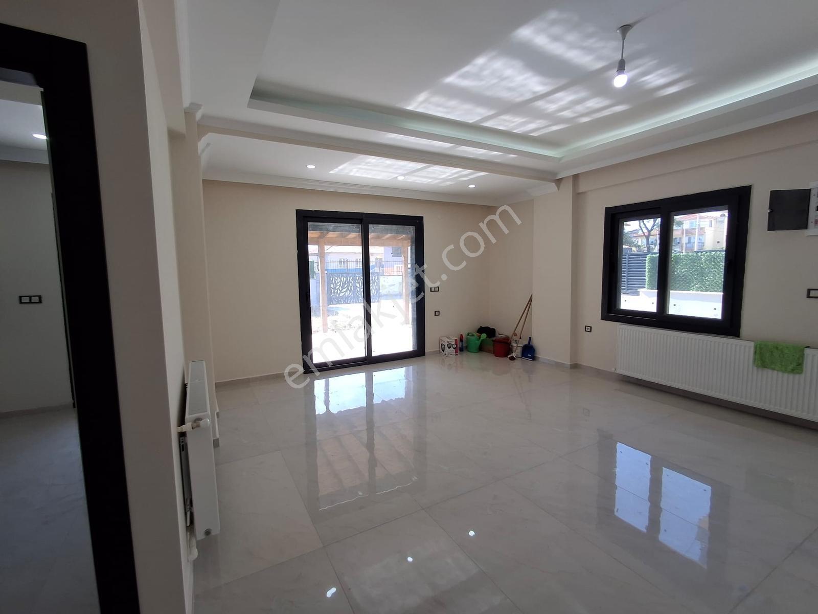 Bal Gayrimenkulden Gölcüklerde Geniş Bahçeli 3+1 Villa — fotoğraf 34