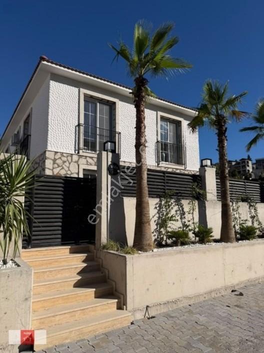 Urla Çeşmealtı Satılık 2 Adet 2+1 Ultra Lüx Daire & Villa