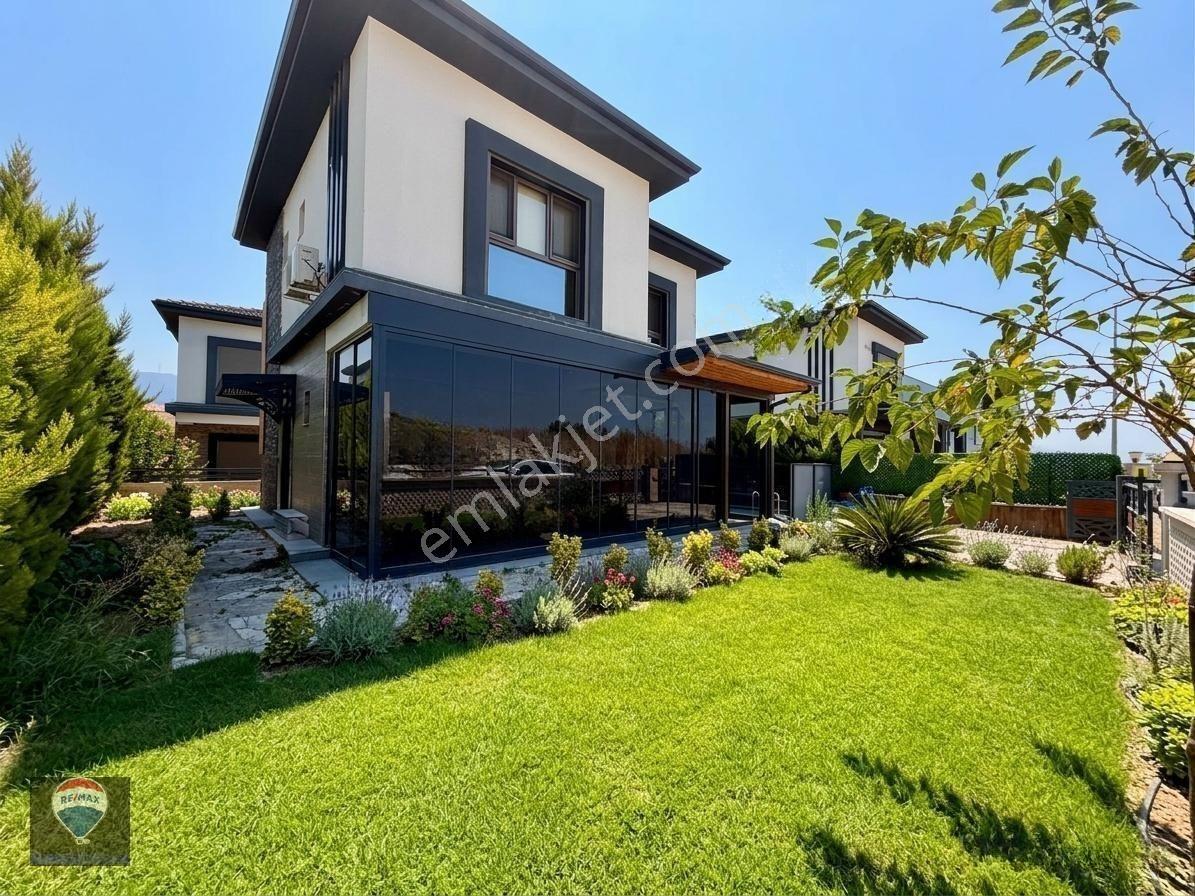 Kuşadası Davutlar’da 3+1 Eşyalı Özel Havuzlu Satılık Modern Villa — fotoğraf 5