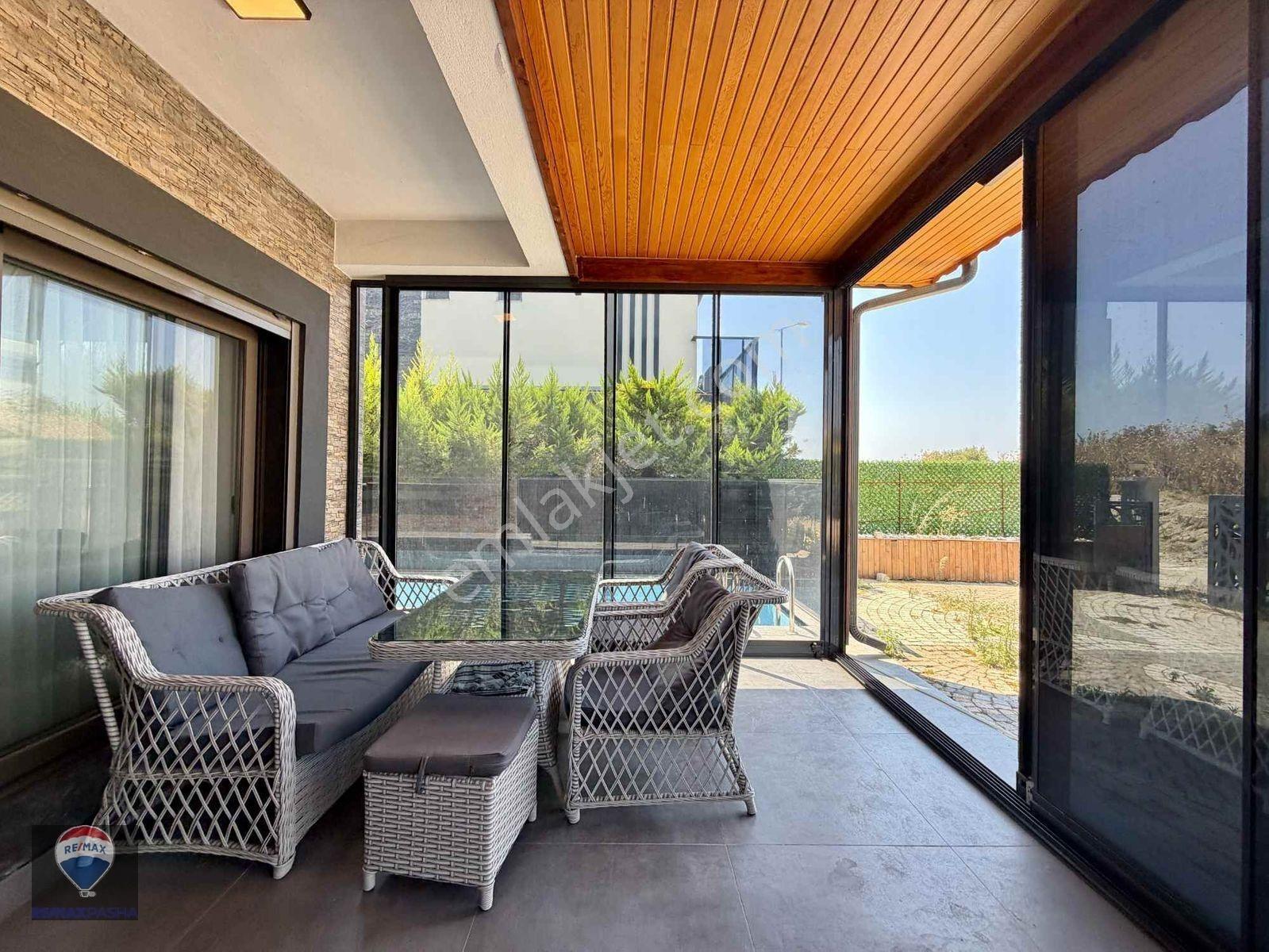 Kuşadası Davutlar’da 3+1 Eşyalı Özel Havuzlu Satılık Modern Villa — fotoğraf 8