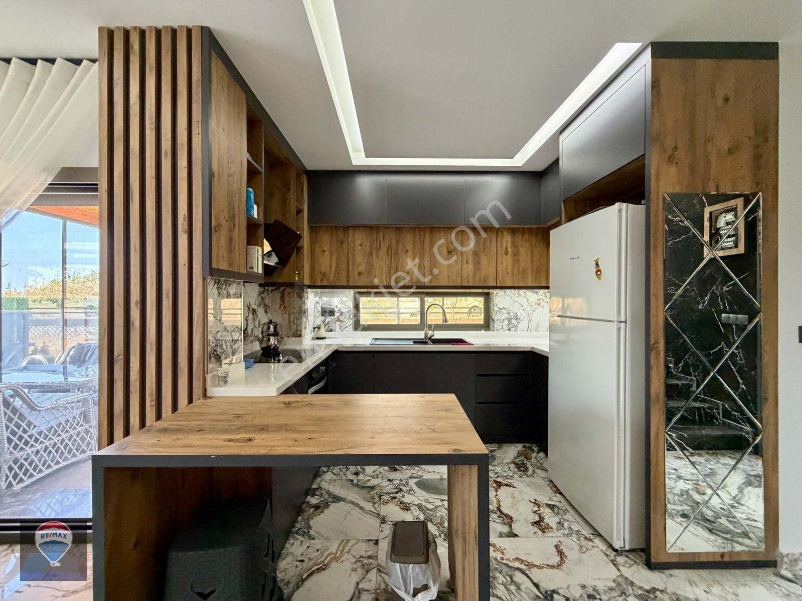 Kuşadası Davutlar’da 3+1 Eşyalı Özel Havuzlu Satılık Modern Villa — fotoğraf 16
