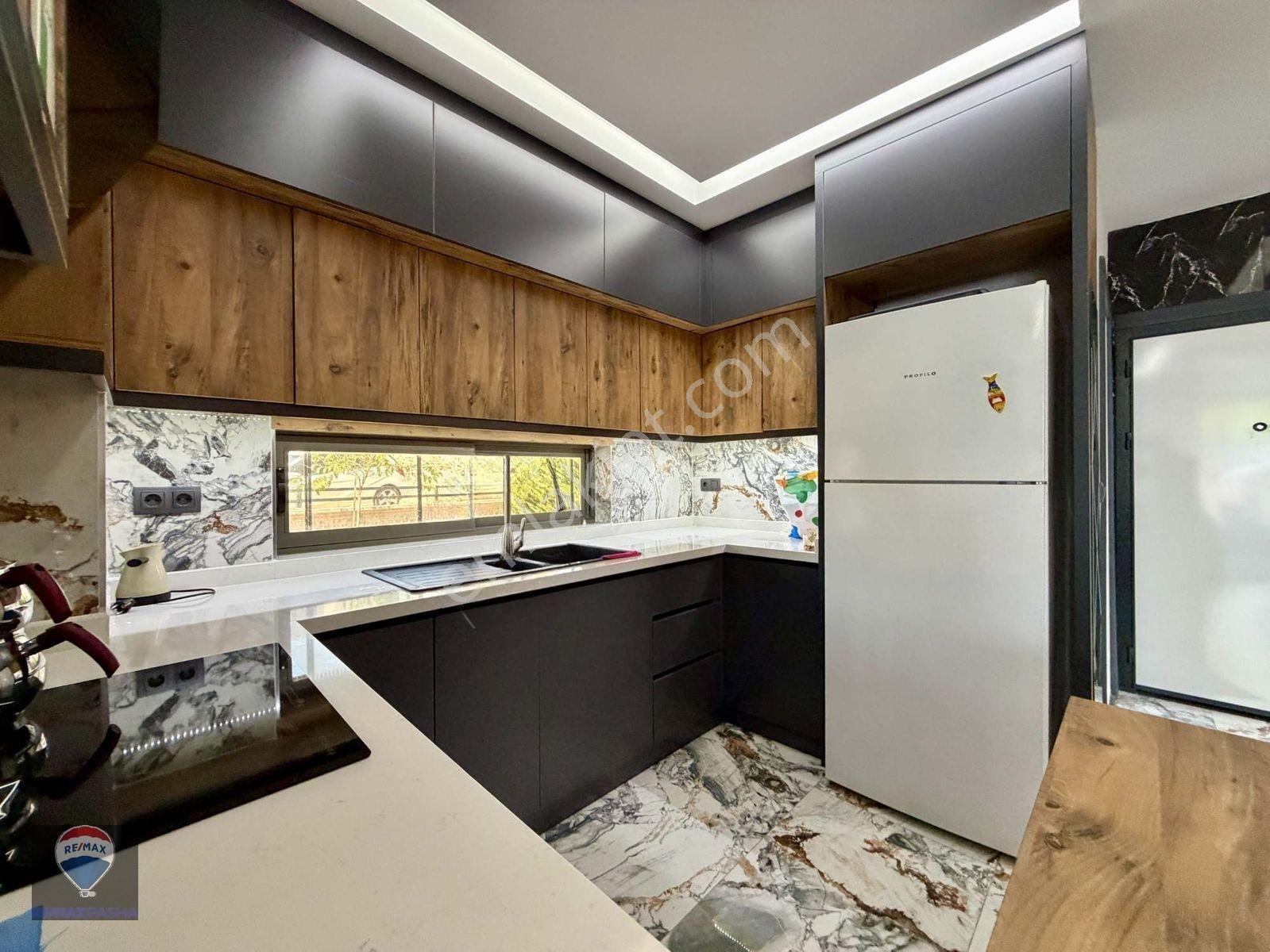 Kuşadası Davutlar’da 3+1 Eşyalı Özel Havuzlu Satılık Modern Villa — fotoğraf 23