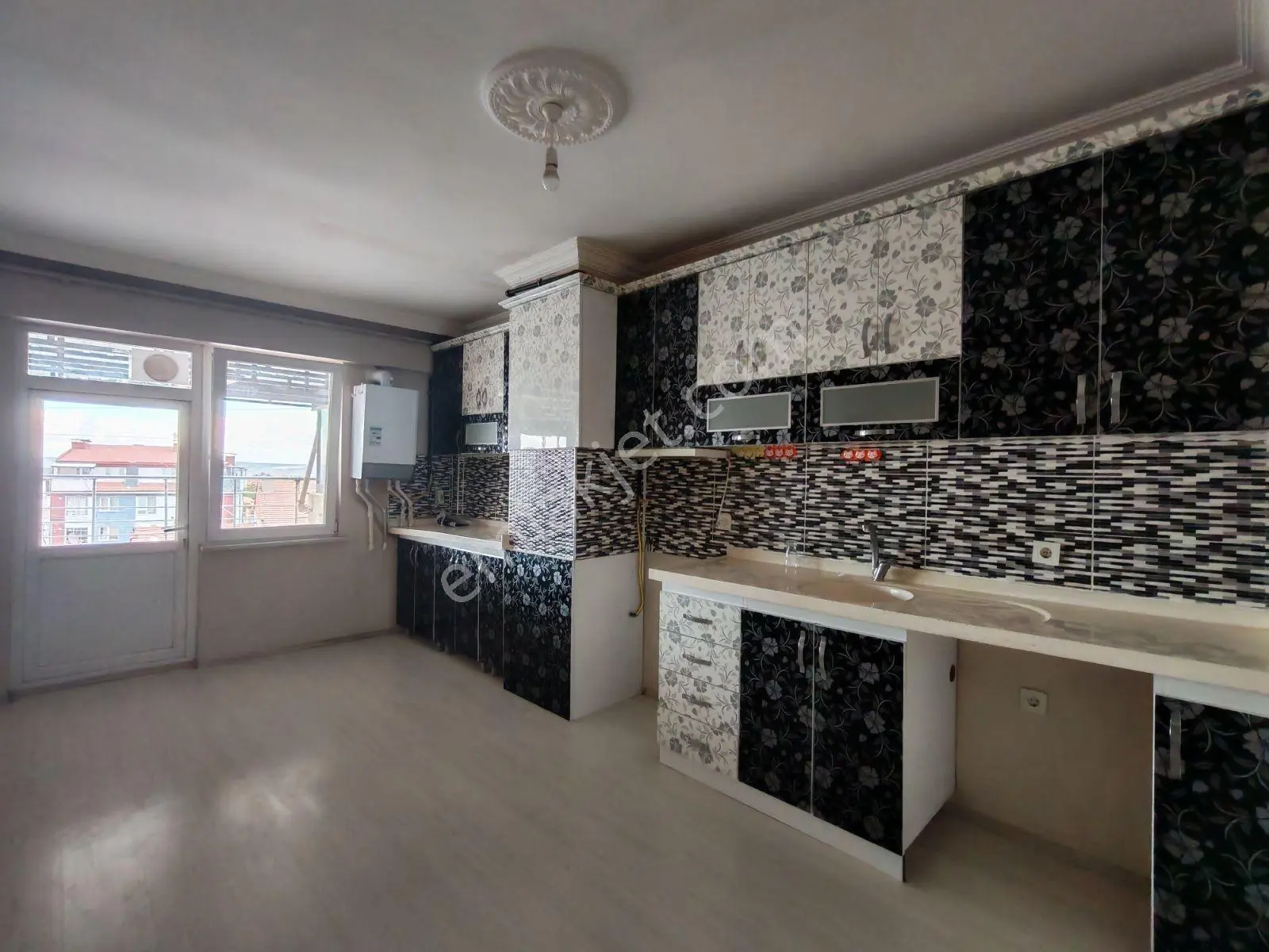 Rota Gayrimenkul'den Yunus Emrede Bakımlı Geniş 3+1 — fotoğraf 2