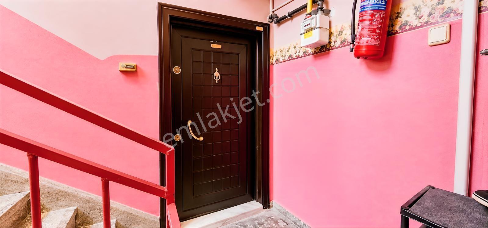Rw/detay'dan Kırmızıtoprak Ötnü Sok.ta / Satılık 2+1 Daire — fotoğraf 3