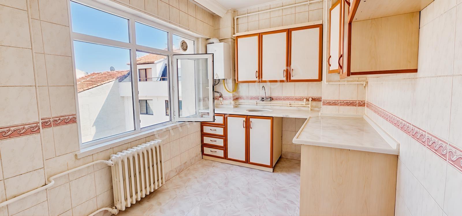 Rw/detay'dan Kırmızıtoprak Ötnü Sok.ta / Satılık 2+1 Daire — fotoğraf 6