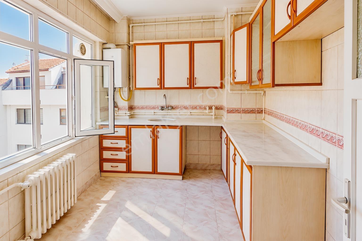 Rw/detay'dan Kırmızıtoprak Ötnü Sok.ta / Satılık 2+1 Daire — fotoğraf 7