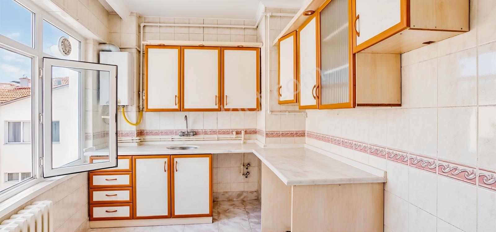 Rw/detay'dan Kırmızıtoprak Ötnü Sok.ta / Satılık 2+1 Daire — fotoğraf 8