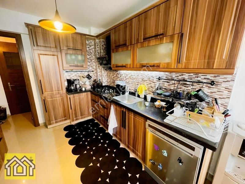 Korutürk Mah.site İçinde 3+1 Otoparklı Asansörlü Arakat — fotoğraf 2