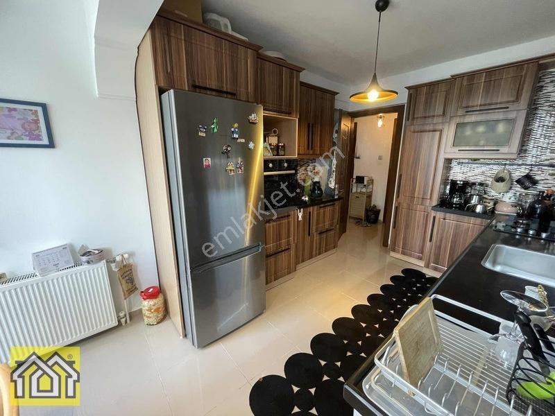 Korutürk Mah.site İçinde 3+1 Otoparklı Asansörlü Arakat — fotoğraf 5