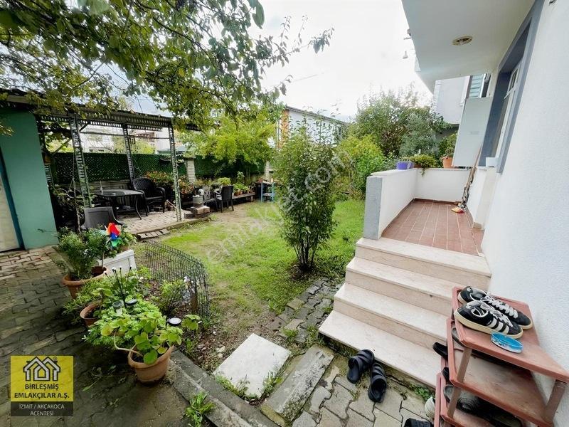 Başiskele'de 409m2 Arsa İçerisinde Satılık Müstakil 3 Katlı Bina — fotoğraf 3