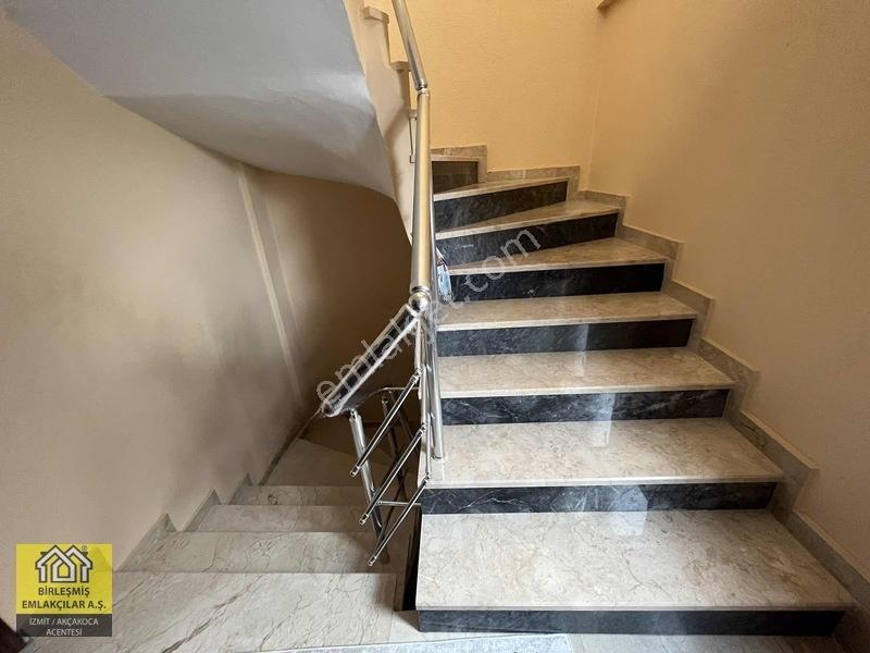 Başiskele'de 409m2 Arsa İçerisinde Satılık Müstakil 3 Katlı Bina — fotoğraf 26