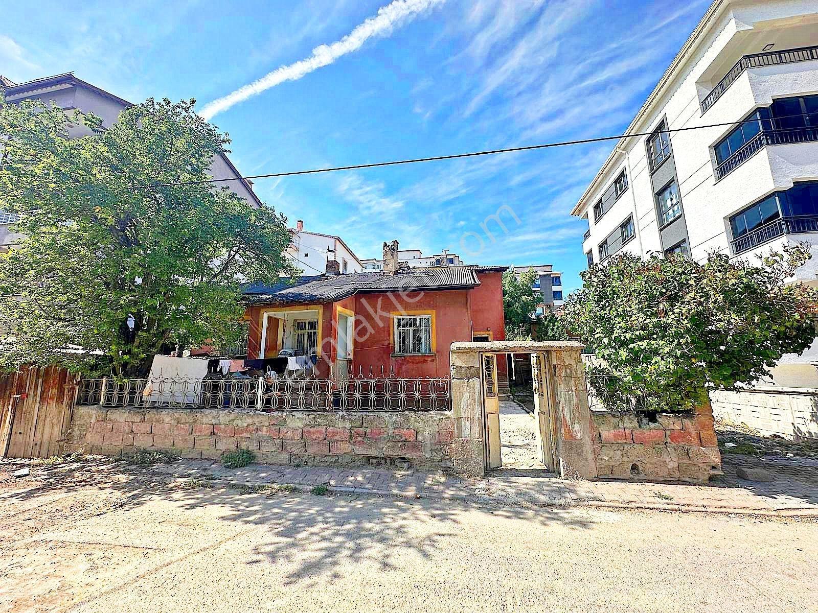 Karahan Emlak'Tan 4 Eylül Mah.Cuma Pazarında Satılık Müstakil Ev