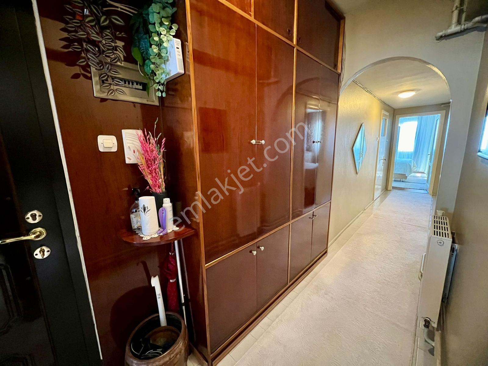 Bostanlı Merkez De 2 +1 Satılık Daire — fotoğraf 4
